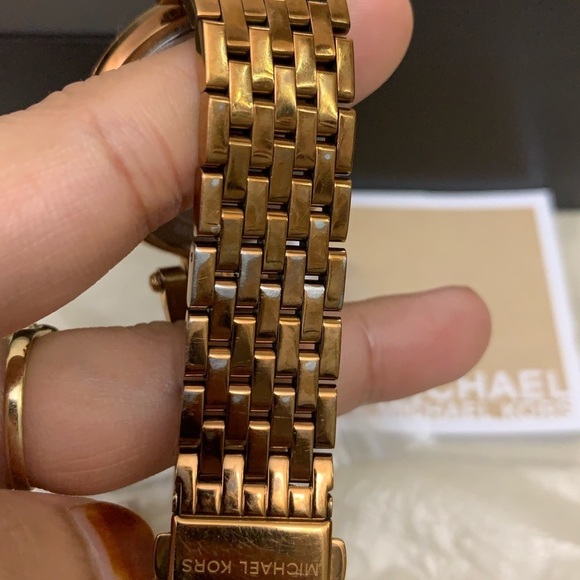 Needs battery- Michael Kors Rose gold watch Michael Kors darci pre-loved - Picture 3 of 10
